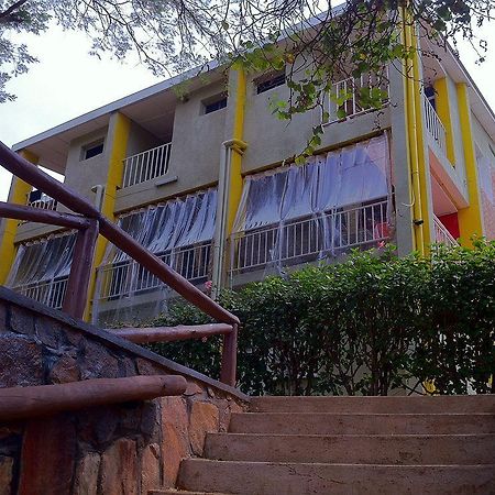 Discover Rwanda Youth Hostel Kigali Exterior photo