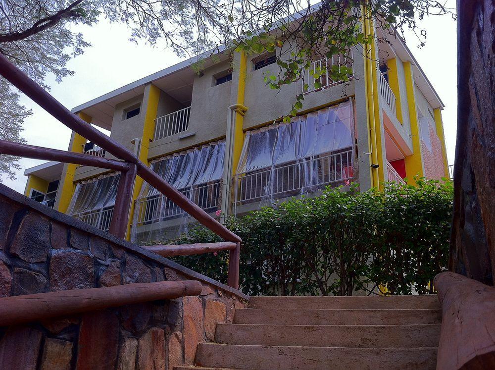 Discover Rwanda Youth Hostel Kigali Exterior photo