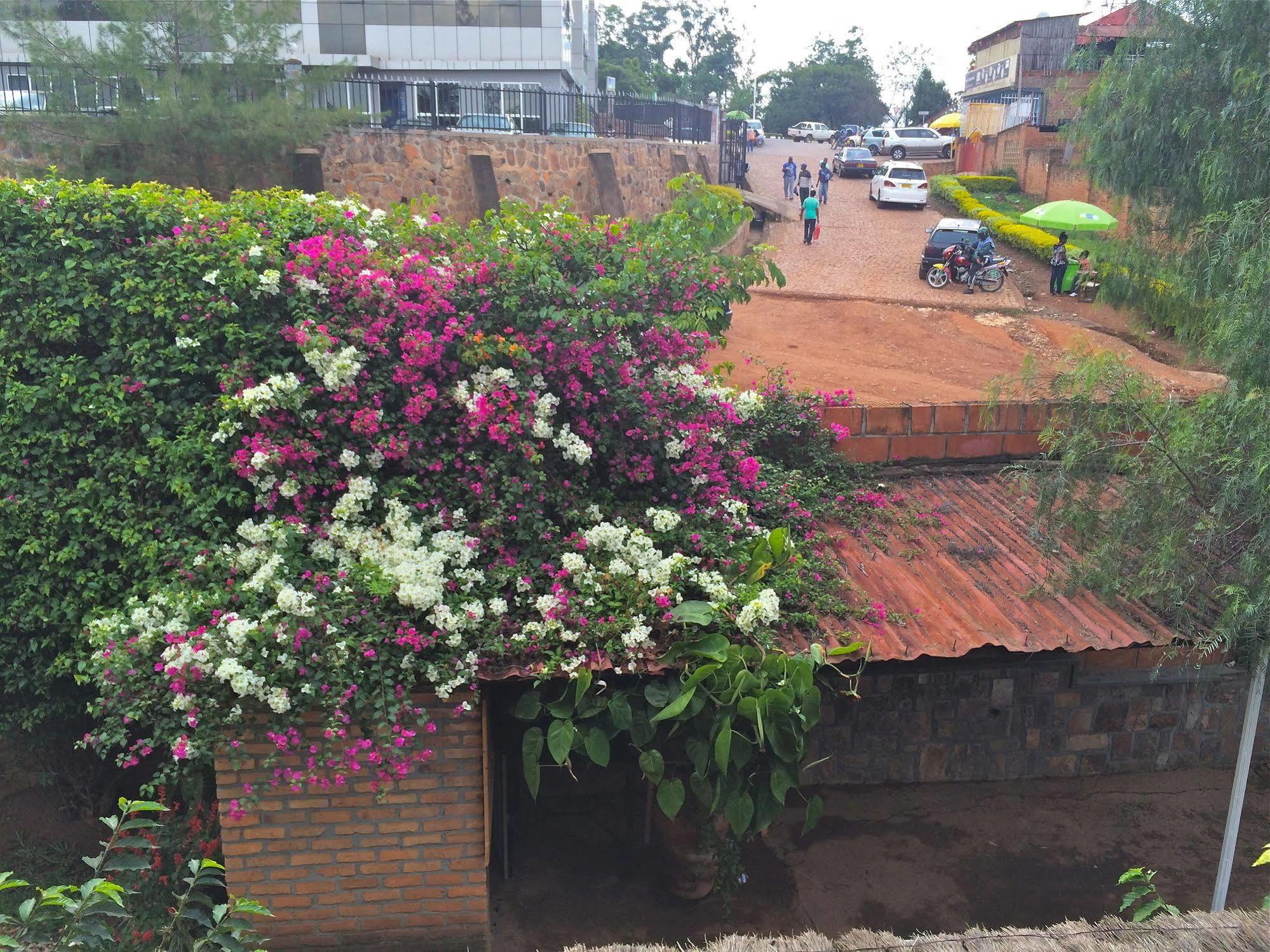 Discover Rwanda Youth Hostel Kigali Exterior photo